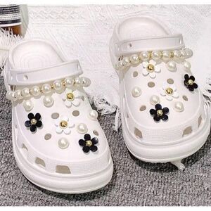 *NEW - 20-pcs* Daisy Flower & Pearl Chains Bling Crocs Shoe Charms